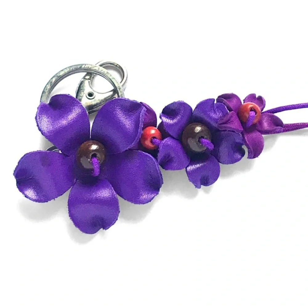 New Genuine Leather Handmade Women’s Flower Keychain